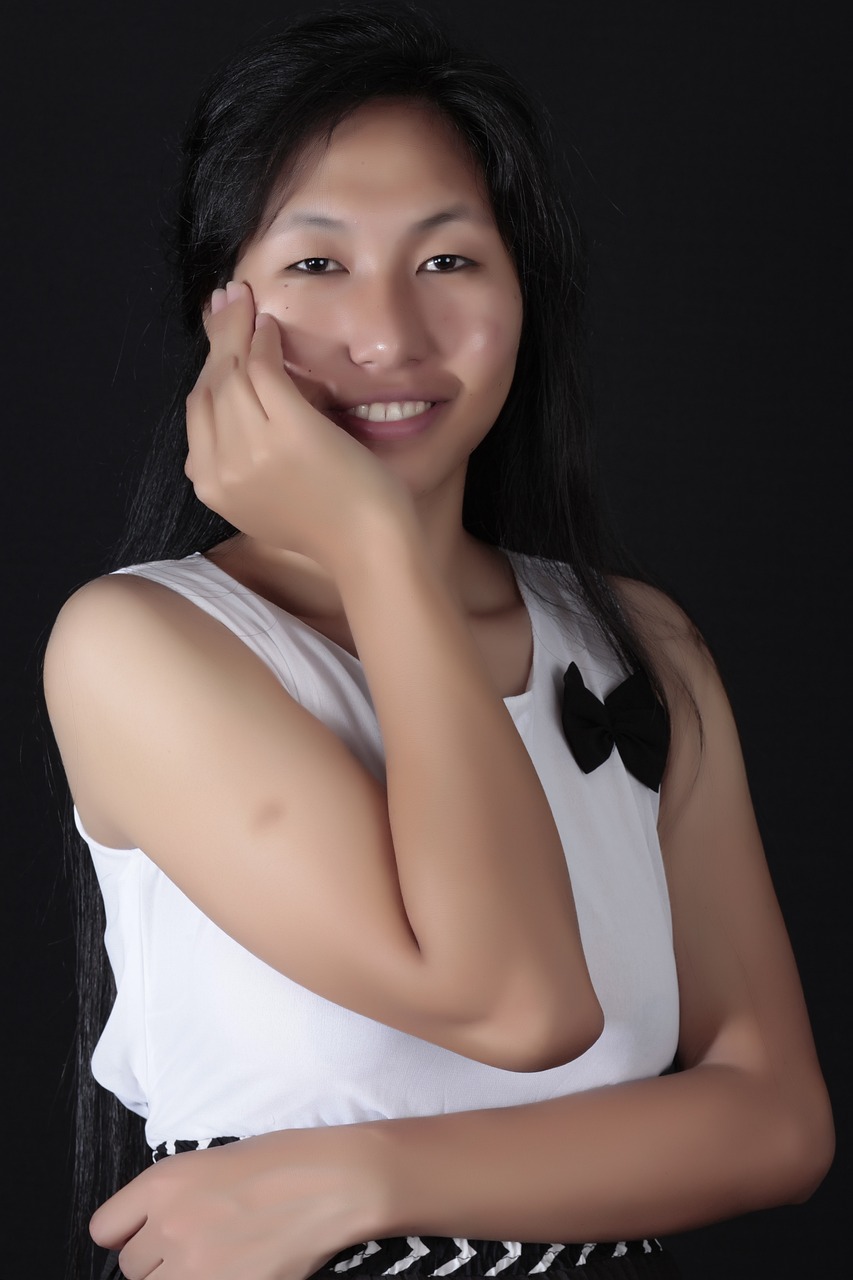 古丽娜扎短发造型最新图片，展现时尚魅力风采